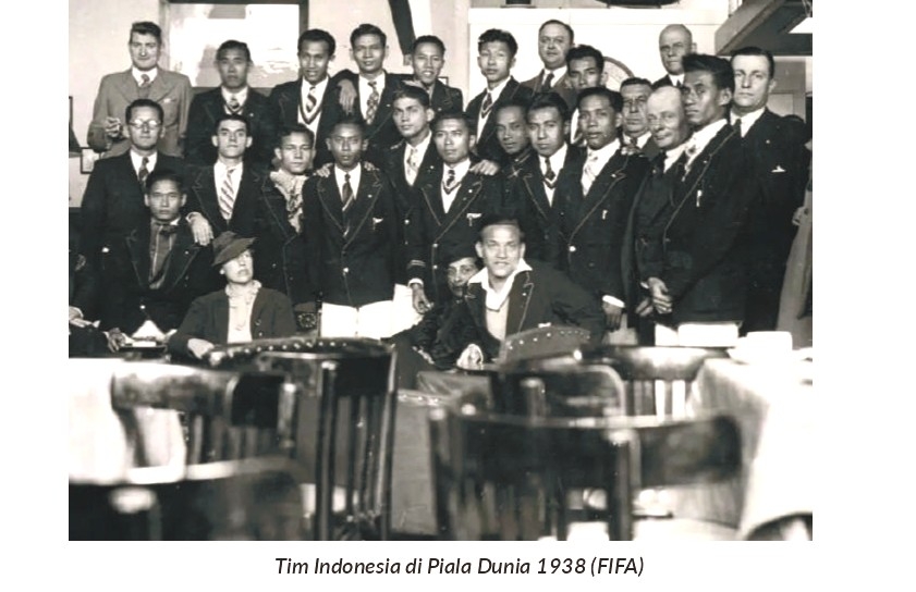Timnas Hindia Belanda/ Dutch East Indies (Indonesia) yang ikut Piala Dunia 1938. (FOTO Repro buku "Piala Dunia 96 Tahun Penuh Sesak Drama & Kontroversi"/ FIFA)